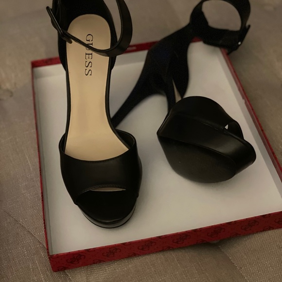Guess ladies Verlita black sexy shoes. Size 8.5 - Picture 3 of 3